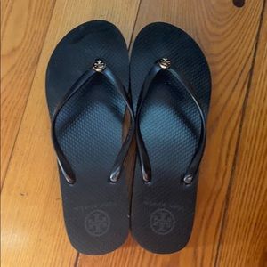 Tory Burch like new flip flop